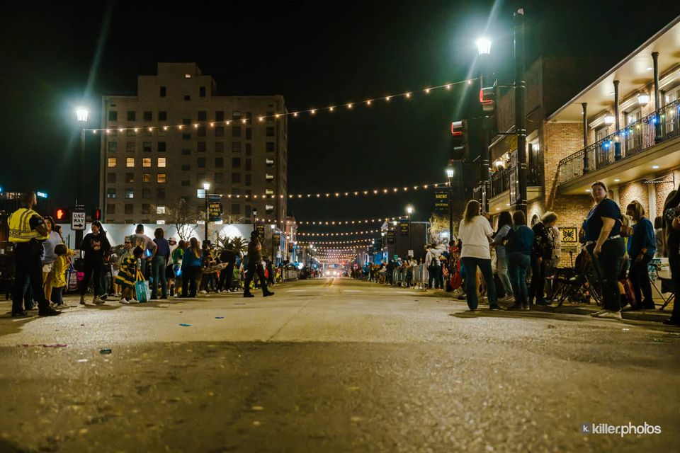 Laissez Les Bons Temps Rouler: The Mardi Gras Merchants’ Parade, photo 2