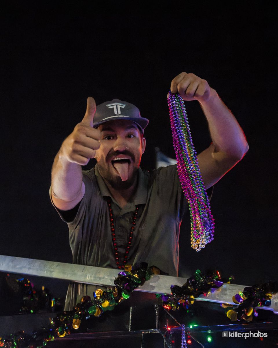 Laissez Les Bons Temps Rouler: The Mardi Gras Merchants’ Parade, photo 7