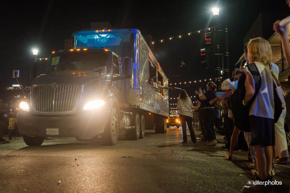 Laissez Les Bons Temps Rouler: The Mardi Gras Merchants’ Parade, photo 10