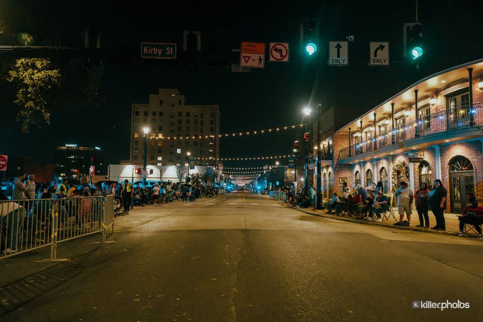 Laissez Les Bons Temps Rouler: The Mardi Gras Merchants’ Parade, photo 14