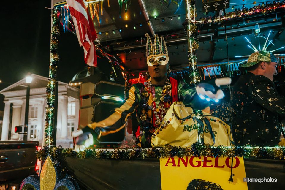 Laissez Les Bons Temps Rouler: The Mardi Gras Merchants’ Parade, photo 20