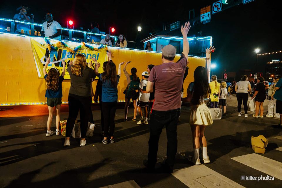Laissez Les Bons Temps Rouler: The Mardi Gras Merchants’ Parade, photo 27