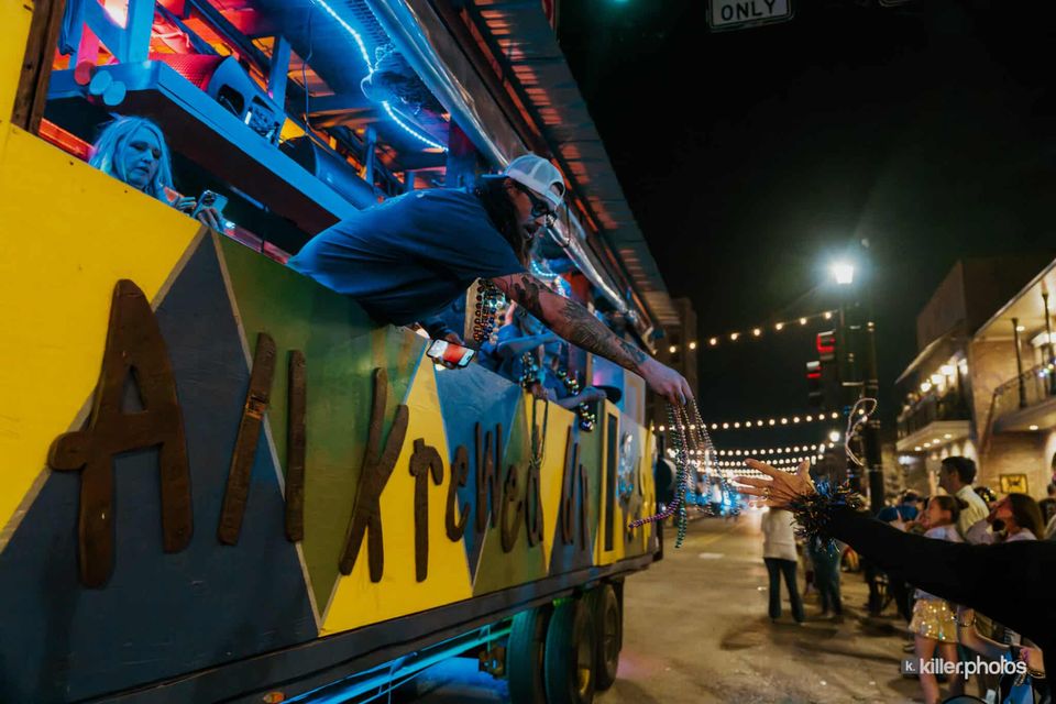 Laissez Les Bons Temps Rouler: The Mardi Gras Merchants’ Parade, photo 32